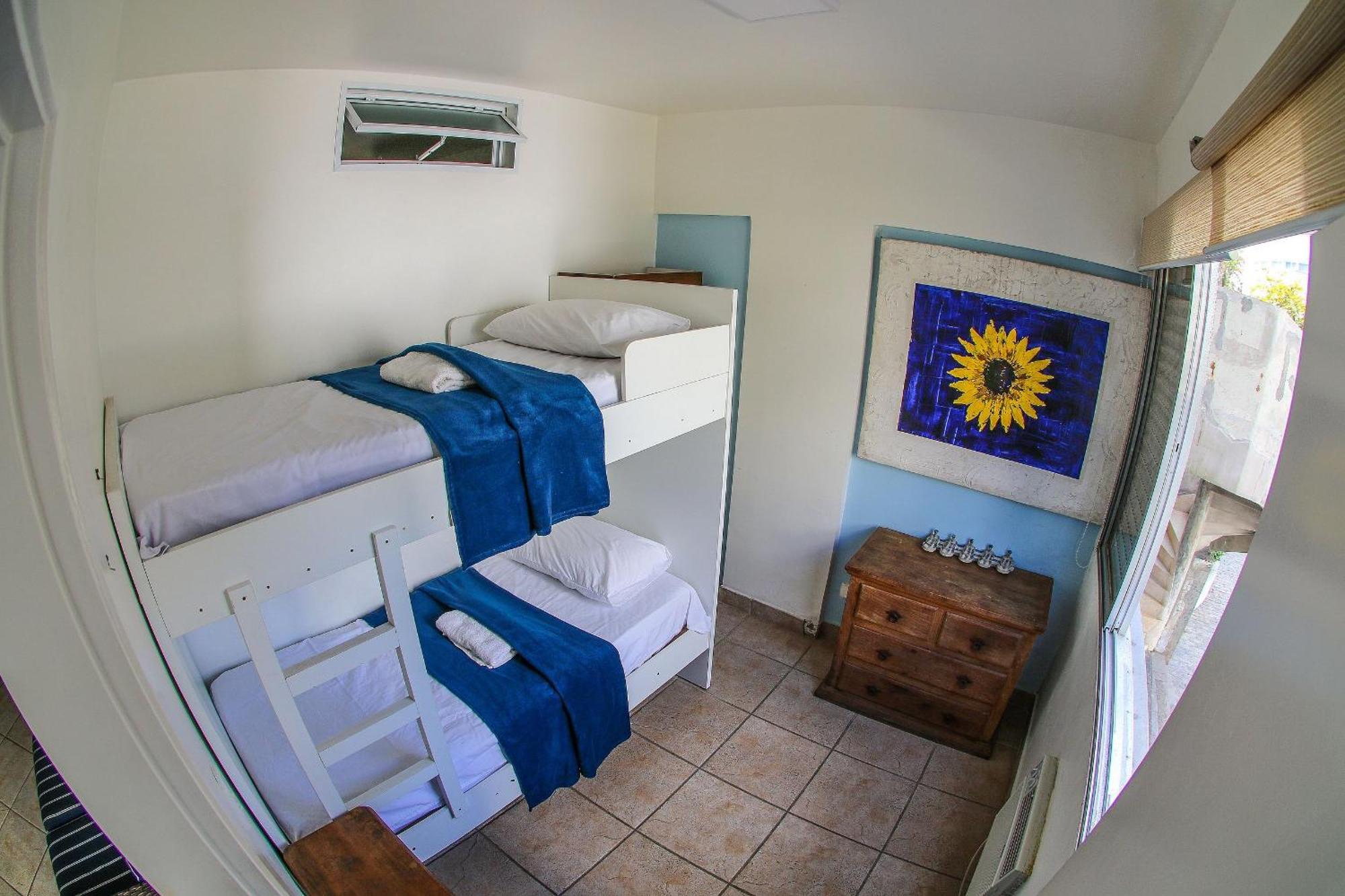 גוארויה 1E-Pe Na Areia Da Praia Do Tombo, 3 Quartos, Ar Cond, 2 Banheiros+Roupas De Cama מראה חיצוני תמונה