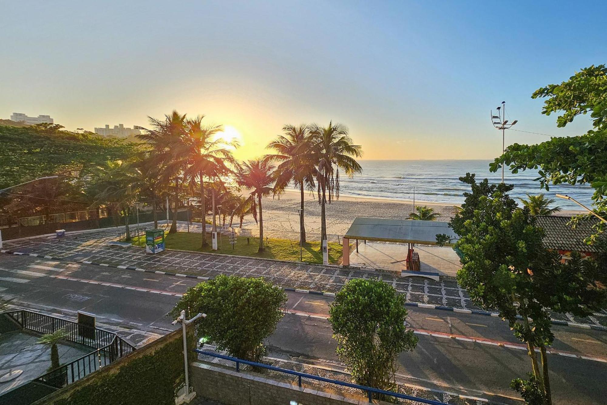 גוארויה 1E-Pe Na Areia Da Praia Do Tombo, 3 Quartos, Ar Cond, 2 Banheiros+Roupas De Cama מראה חיצוני תמונה